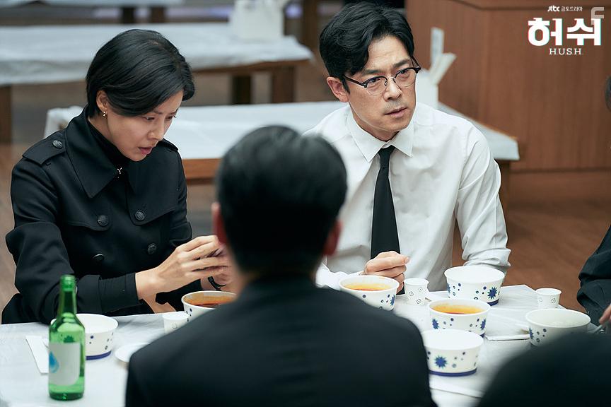 Seon Yu and Seung-Joon Lee in Heoswi (2020)