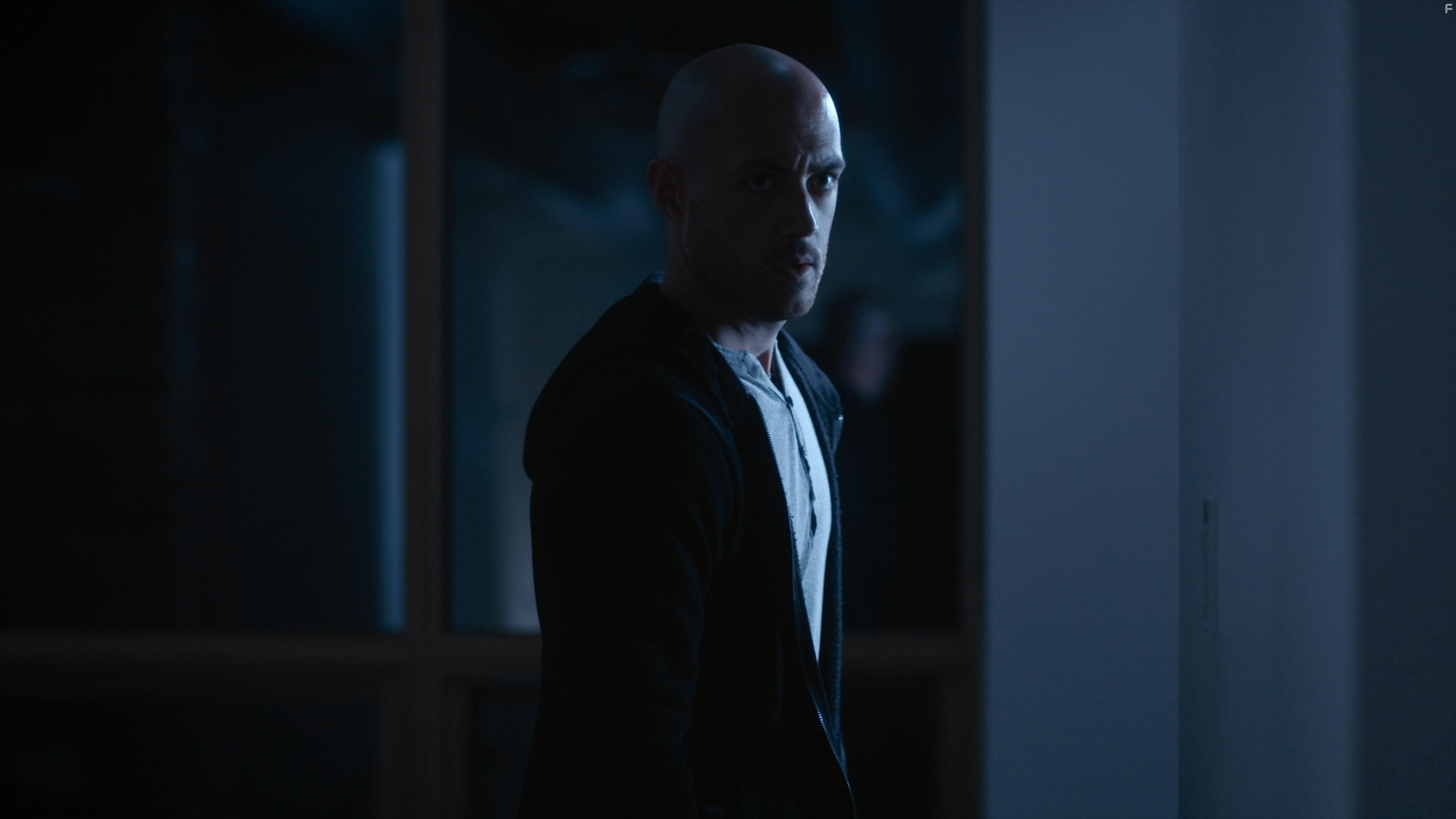 Mike Donis in Fugue (2018)