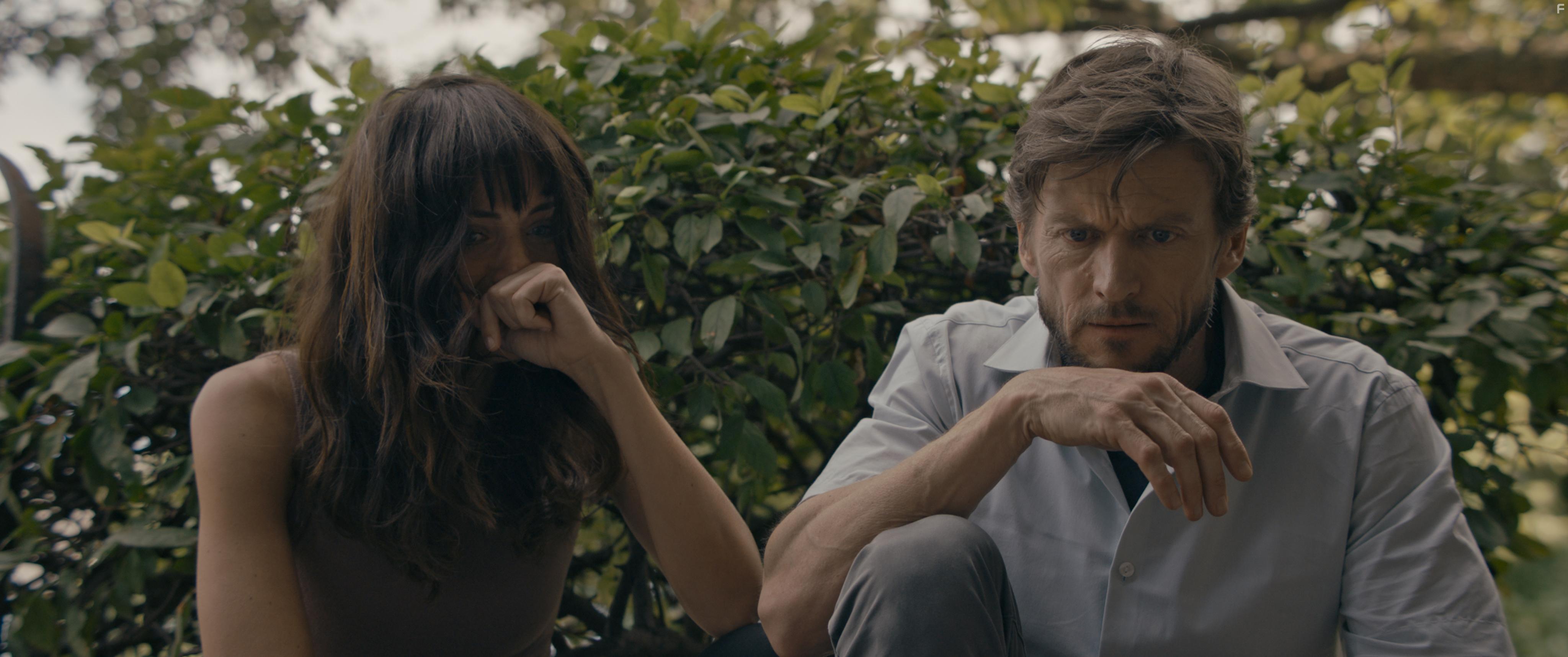 Gideon Emery and Heidi Johanningmeier in 100 Days to Live (2019)