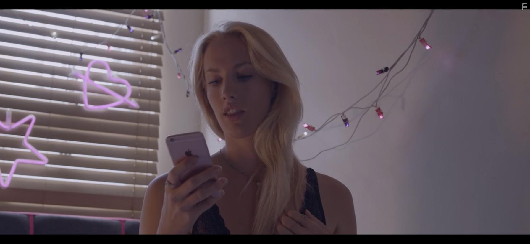 Abi Casson Thompson in Cam Girls (2021)