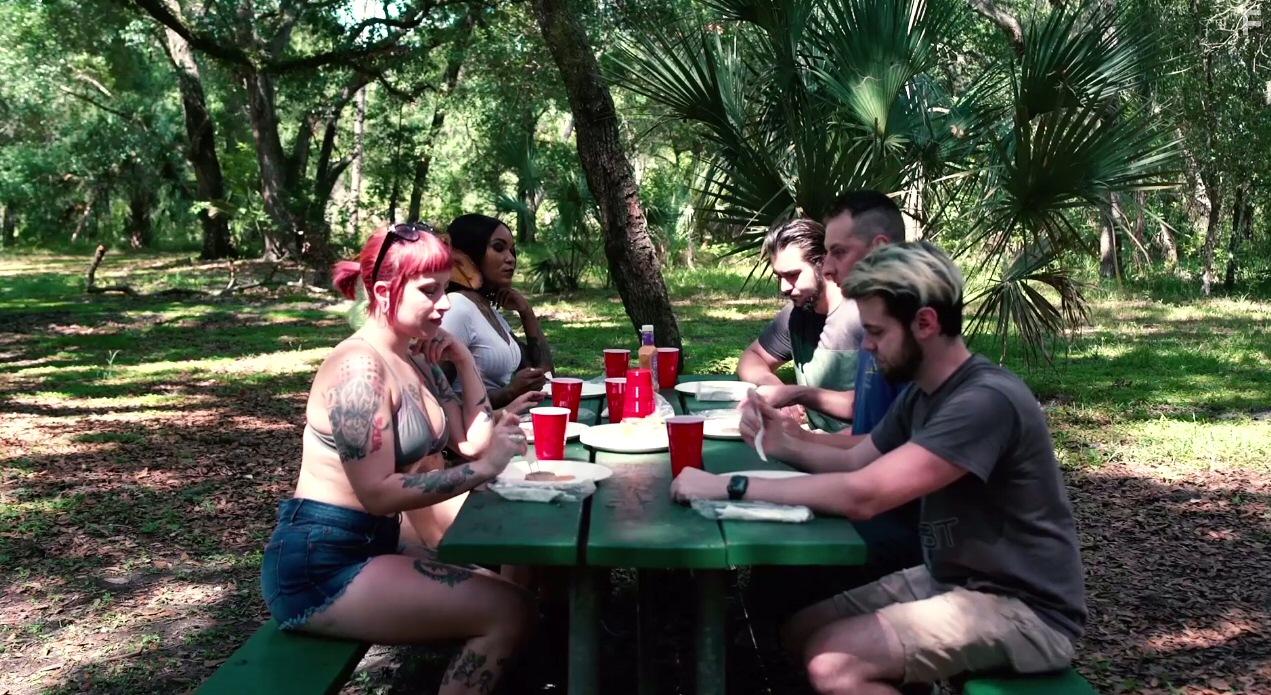 Голые каннибалы кемперы