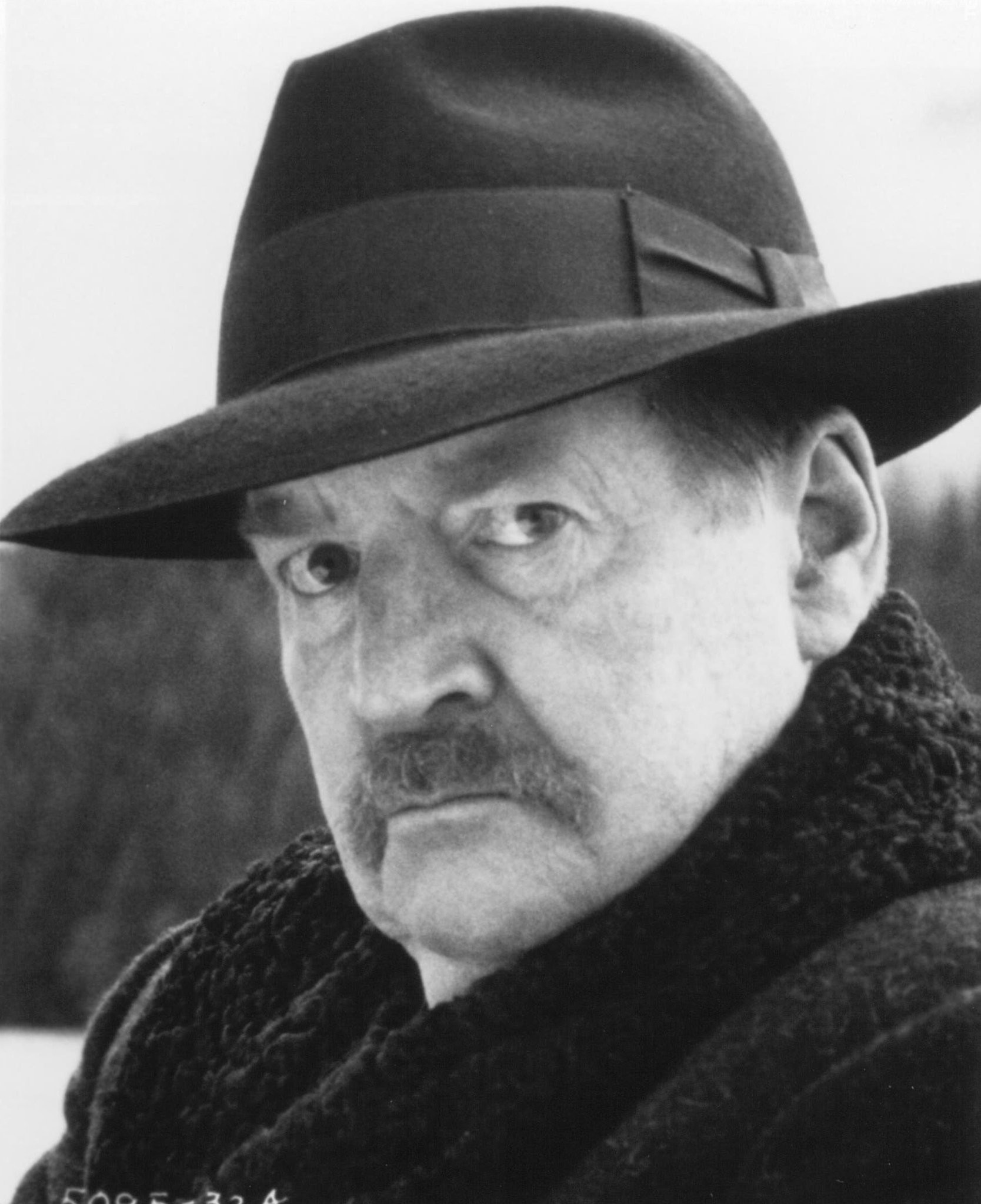Ray McAnally in Мы не ангелы (1989)