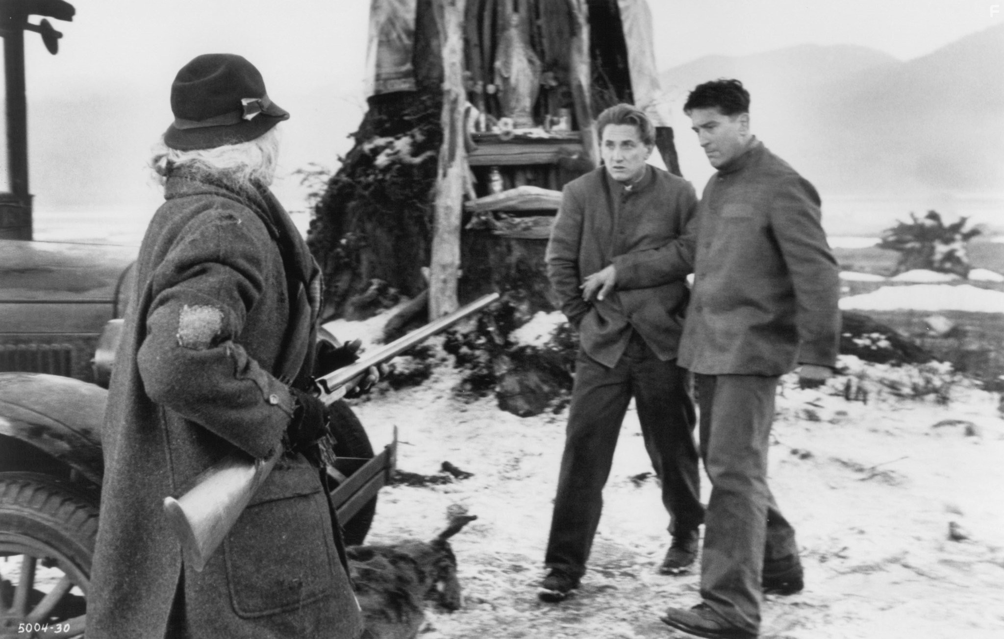 Robert De Niro and Sean Penn in Мы не ангелы (1989)