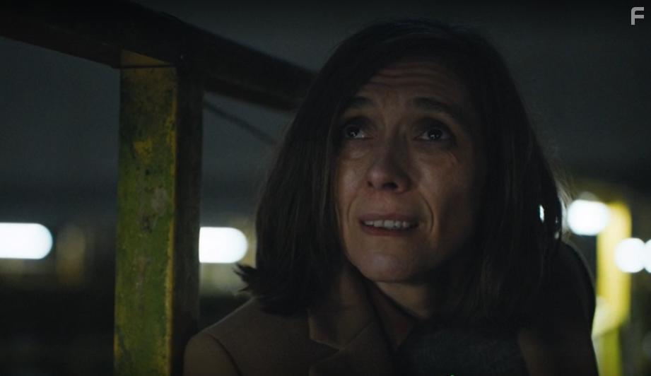 Sara de Roo in Black-out (2020)