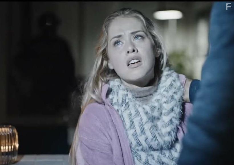 Elke Shari Van Den Broeck in Black-out (2020)