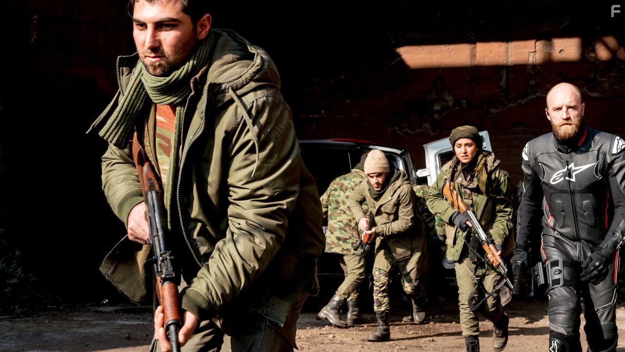 Mathijs Scheepers and Zbeyde Bulut in Black-out (2020)