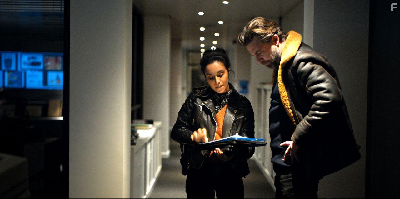 Geert Van Rampelberg and Nora Gharib in Black-out (2020)