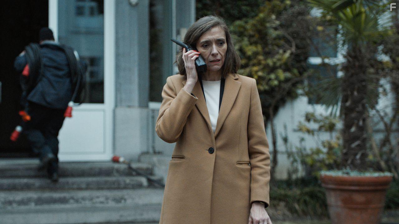 Sara de Roo in Black-out (2020)