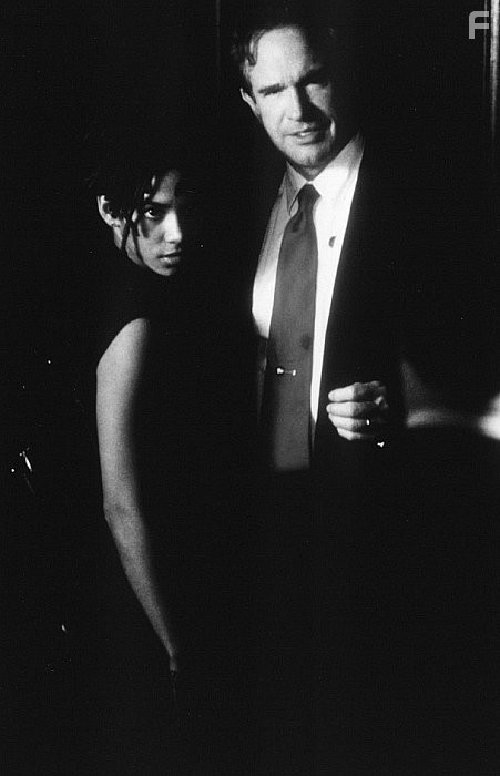 Warren Beatty and Halle Berry in Булворт (1998)