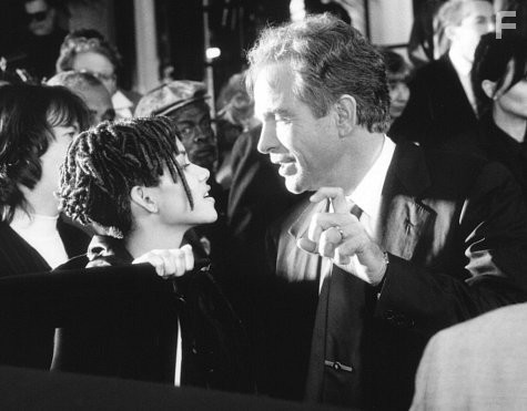Warren Beatty and Halle Berry in Булворт (1998)
