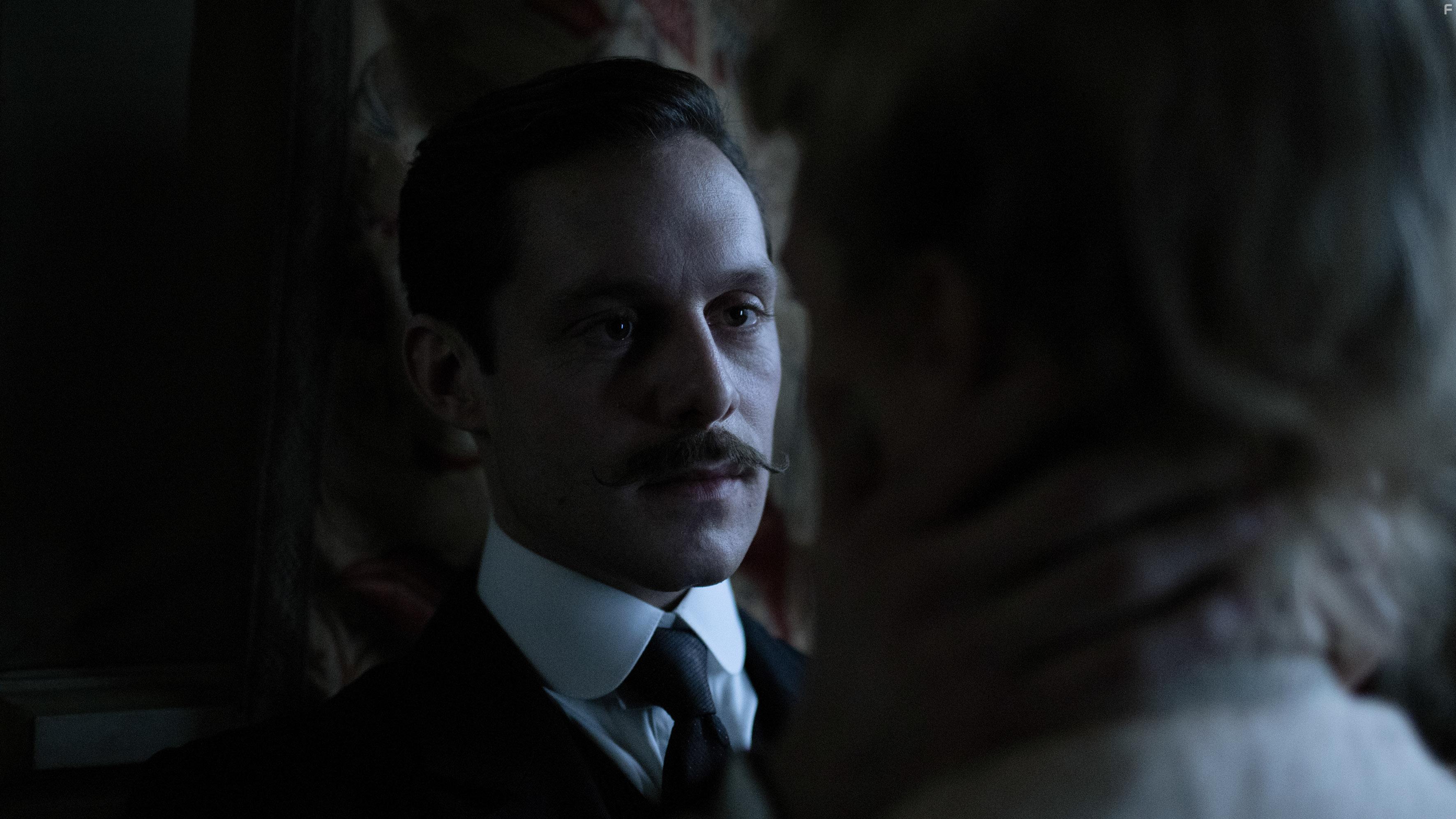 Christophe Montenez in Paris Police 1900 (2021)