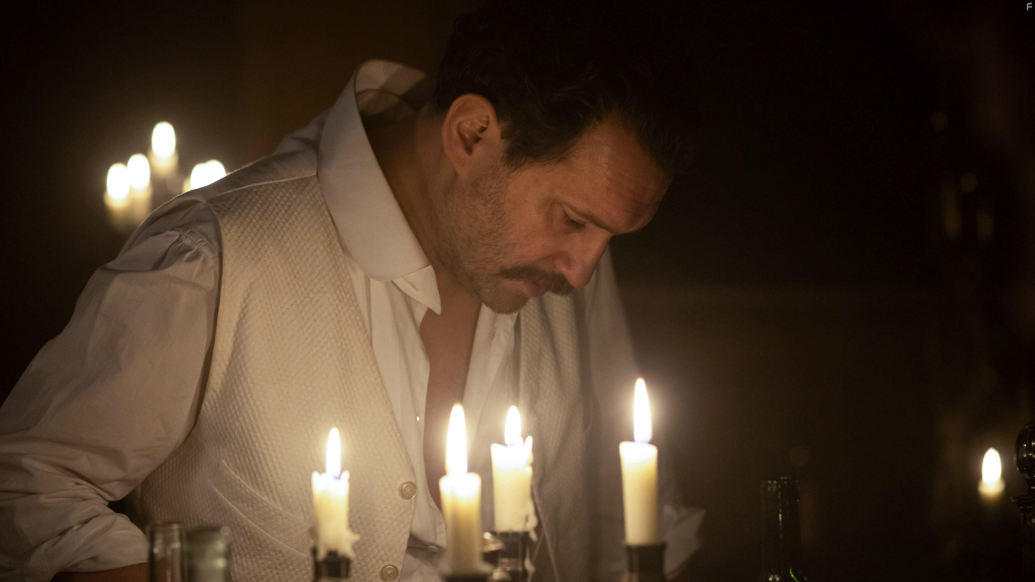 Hubert Delattre in Paris Police 1900 (2021)