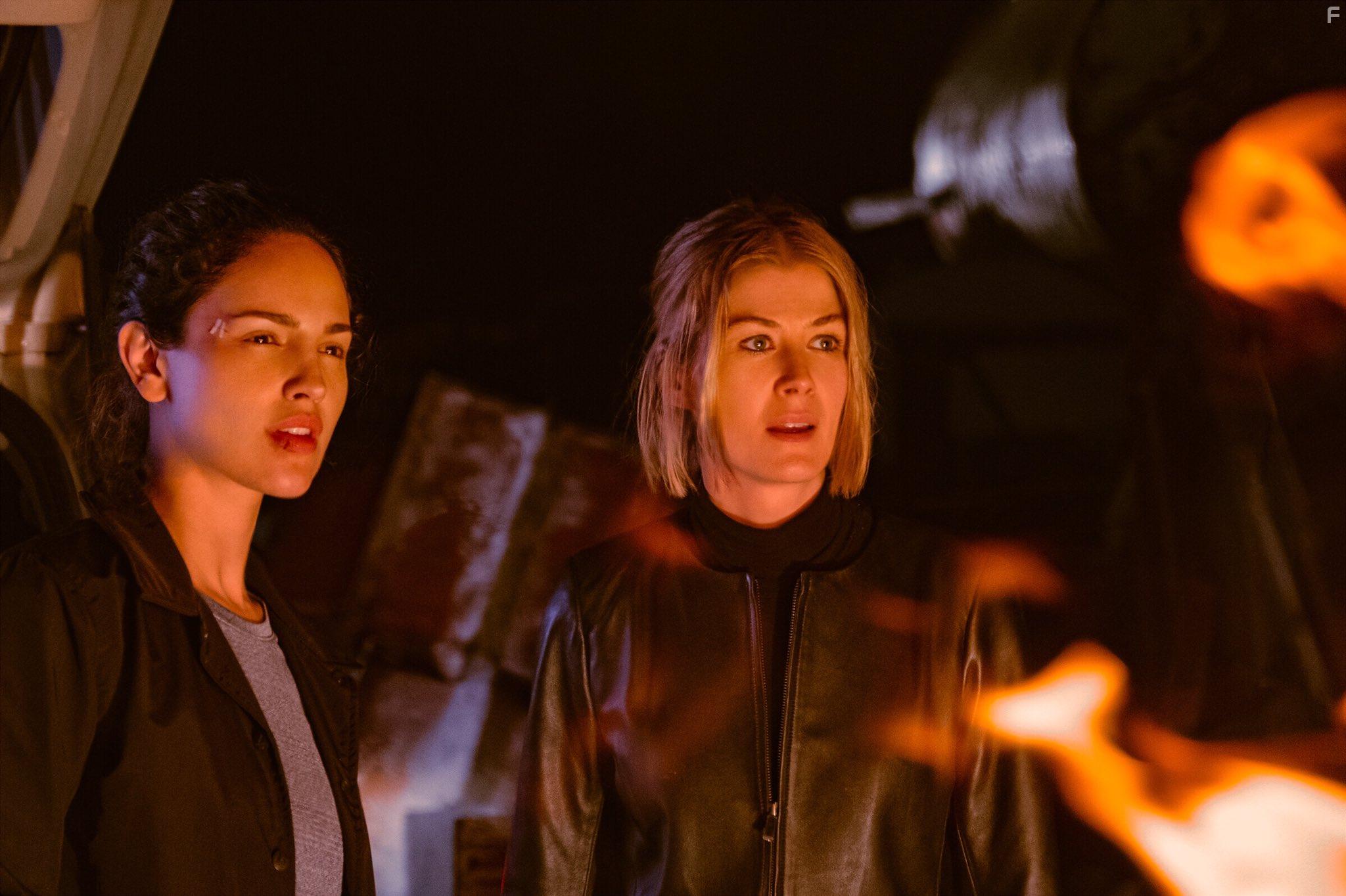 Rosamund Pike and Eiza Gonzlez in I Care a Lot (2020)