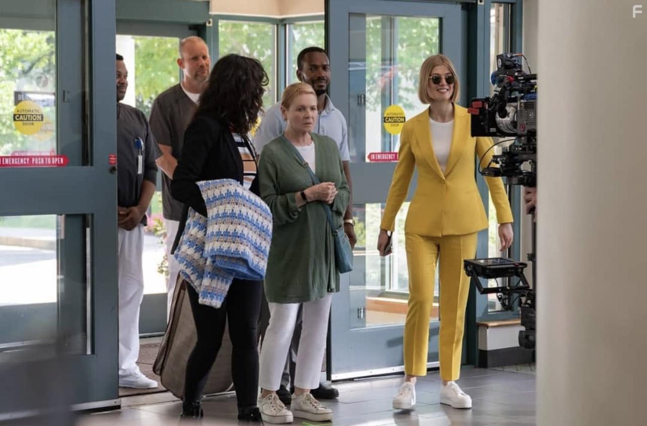 Rosamund Pike and Eiza Gonzlez in I Care a Lot (2020)