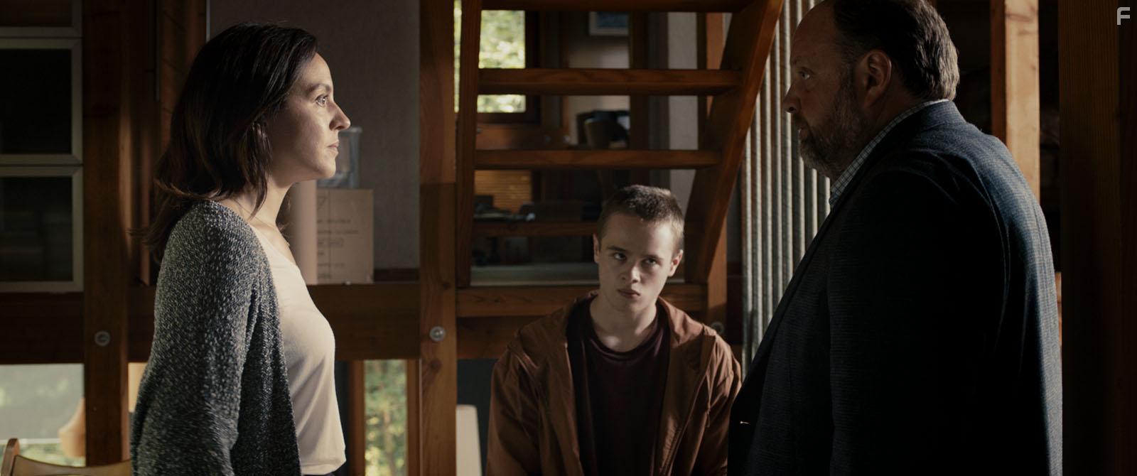 Grgory Gadebois, Monia Chokri, and Noah Parker in Pauvre Georges! (2018)