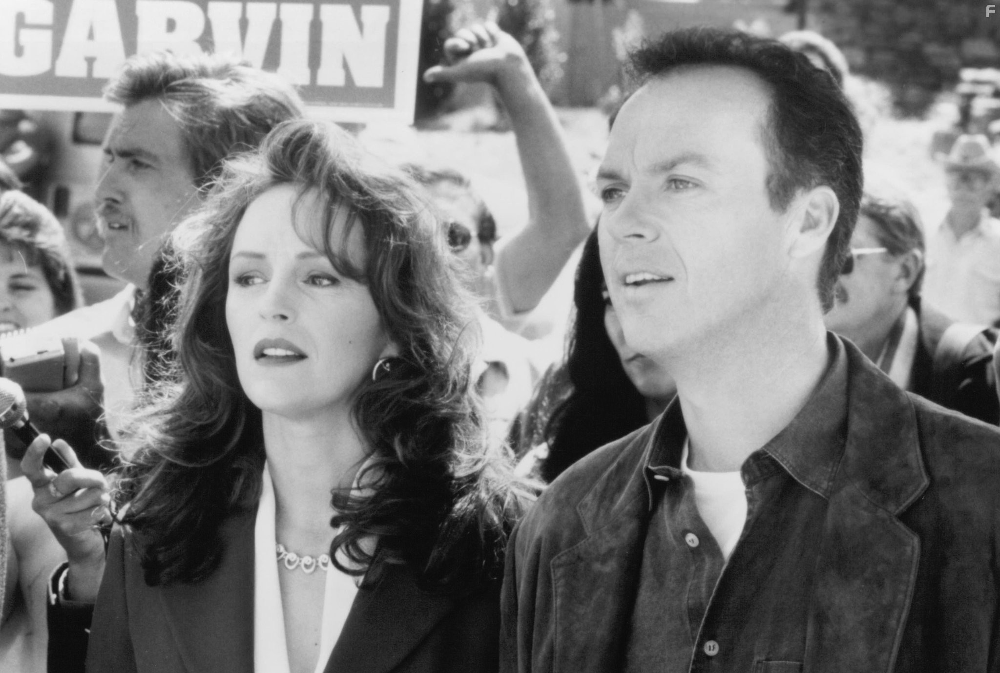 Michael Keaton and Bonnie Bedelia in Без слов (1994)