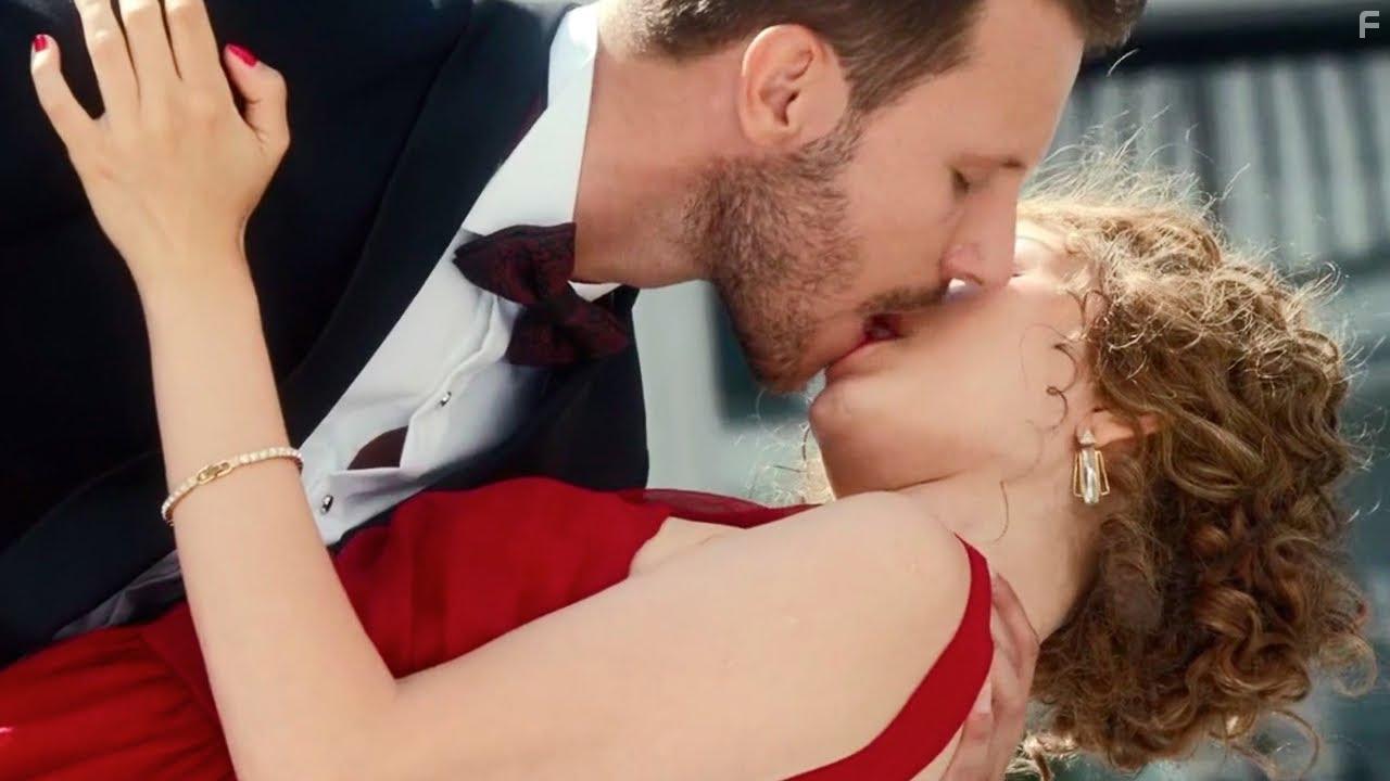 Mateusz Banasiuk and Adrianna Chlebicka in Milosc do kwadratu (2021)