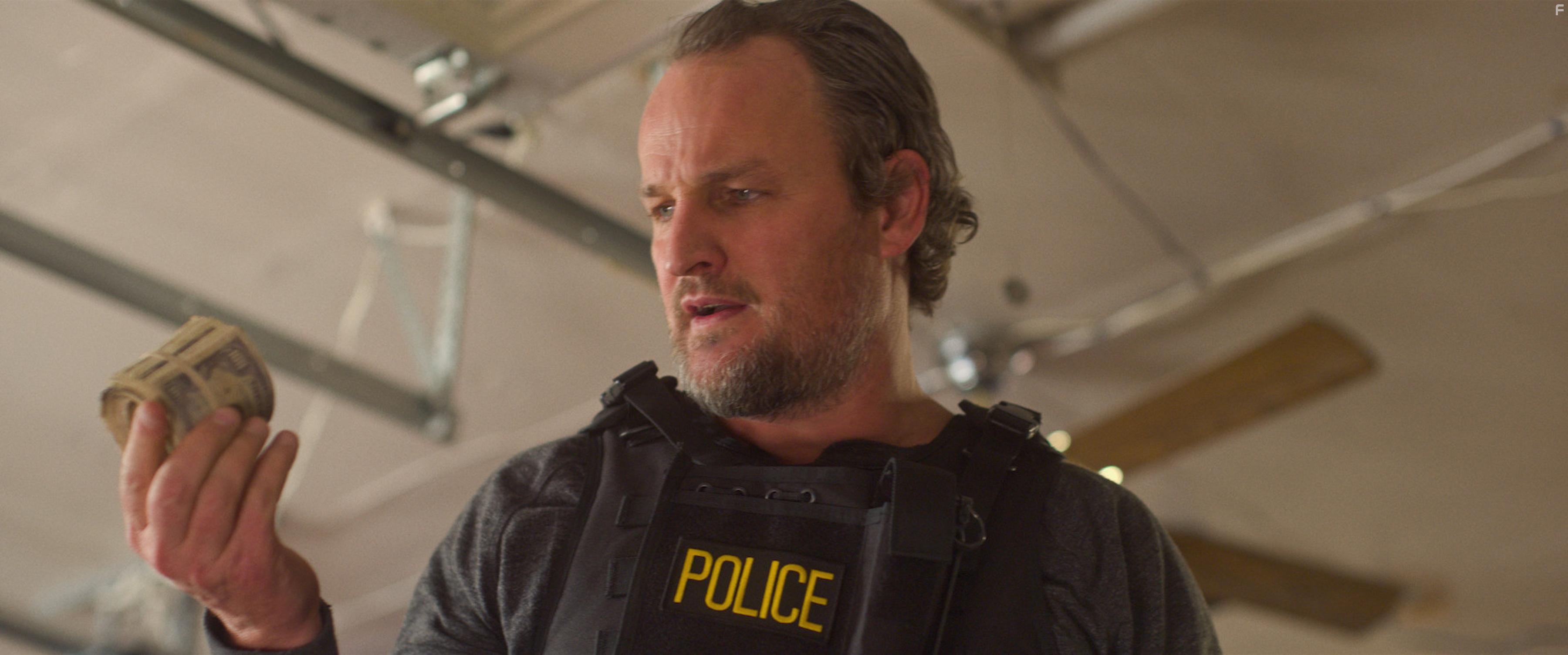 Jason Clarke in Silk Road (2021)