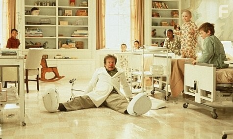 Robin Williams in Целитель Адамс (1998)