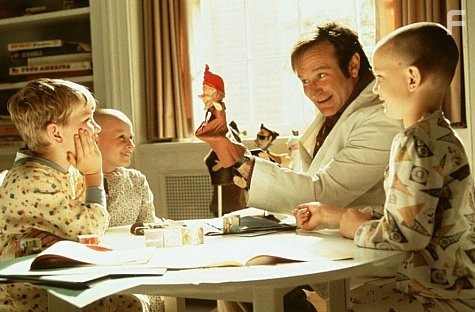 Robin Williams in Целитель Адамс (1998)