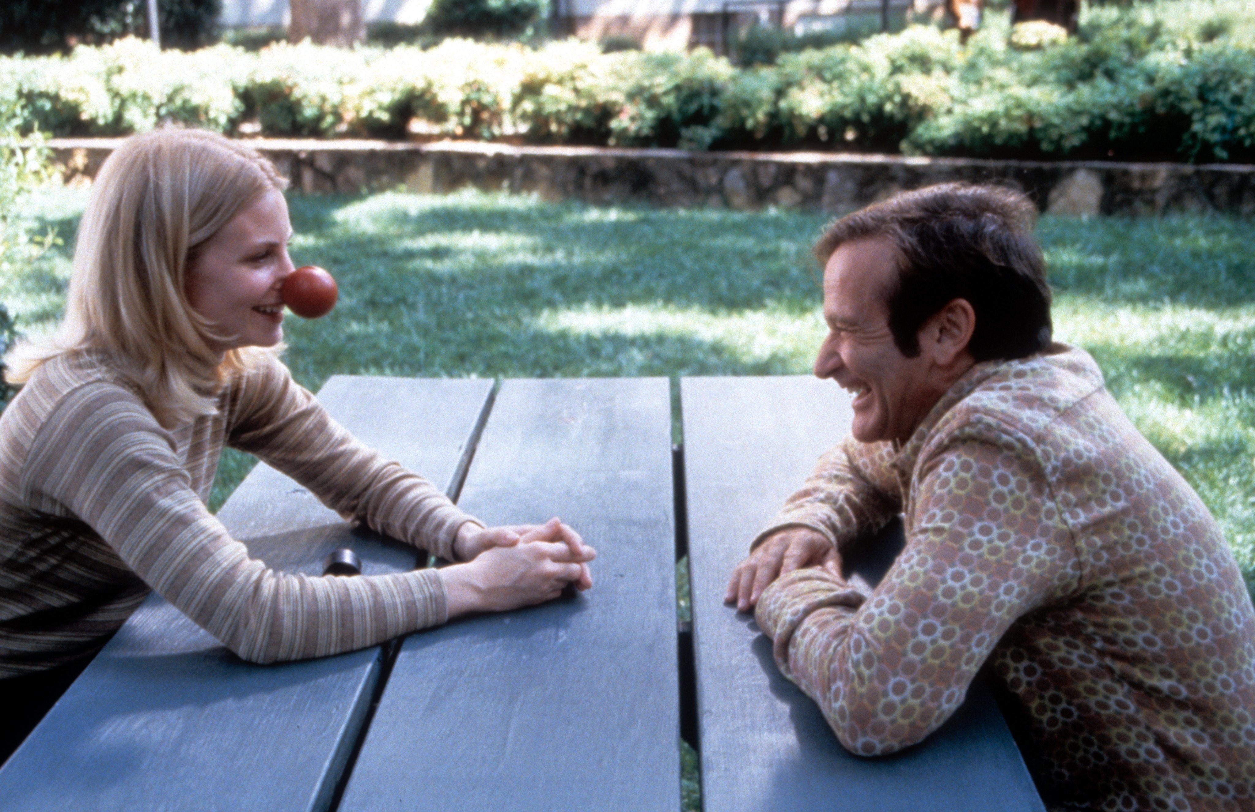 Robin Williams and Monica Potter in Целитель Адамс (1998)