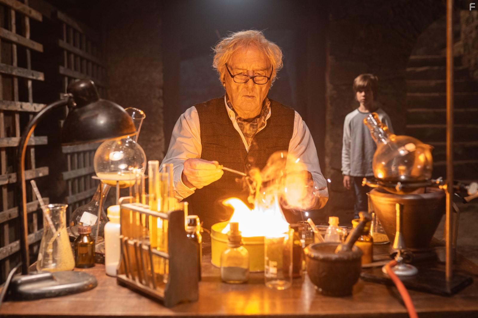 Gnther Maria Halmer and Jona Eisenbltter in Max und die wilde 7 (2020)