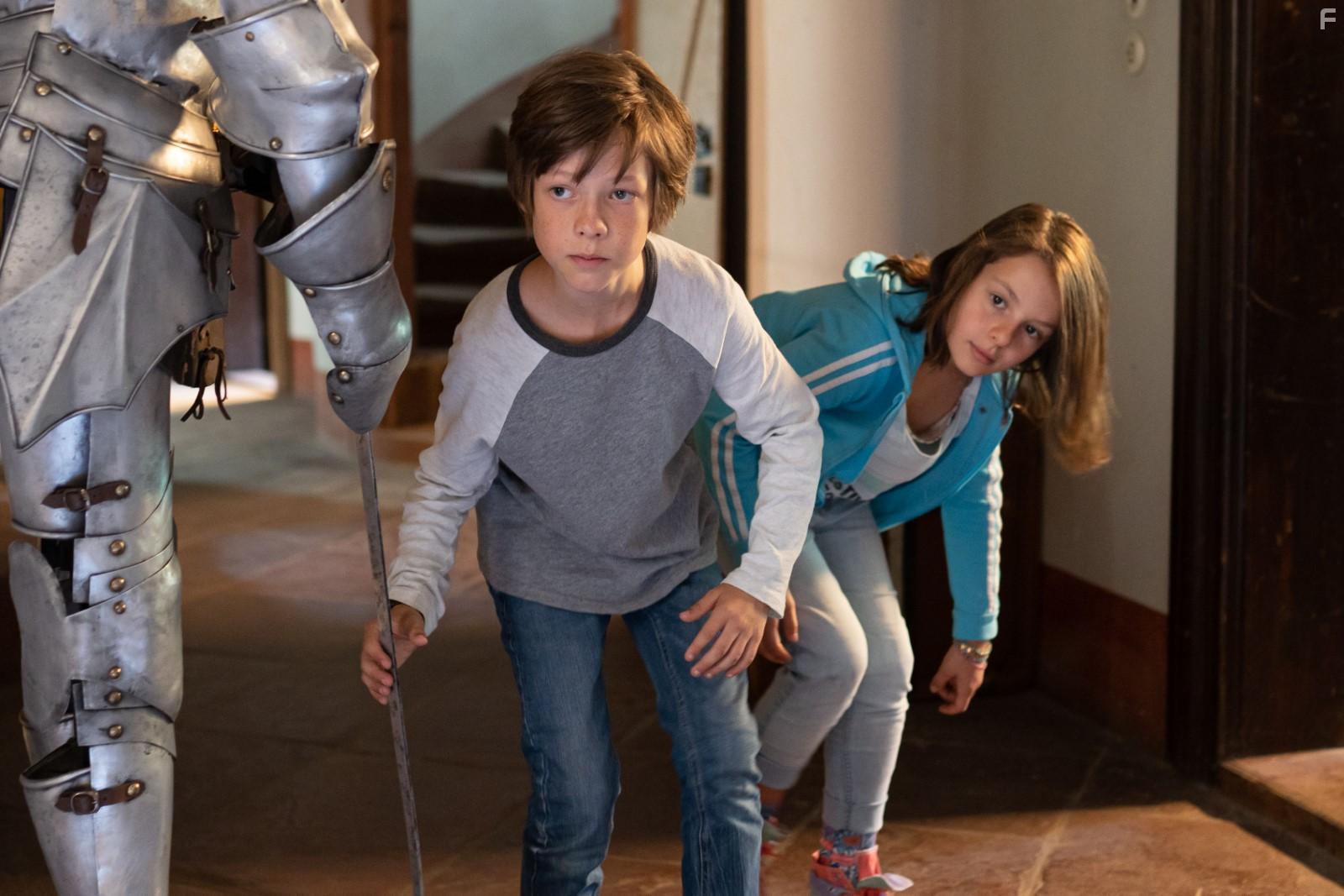 Stella Brckner and Jona Eisenbltter in Max und die wilde 7 (2020)