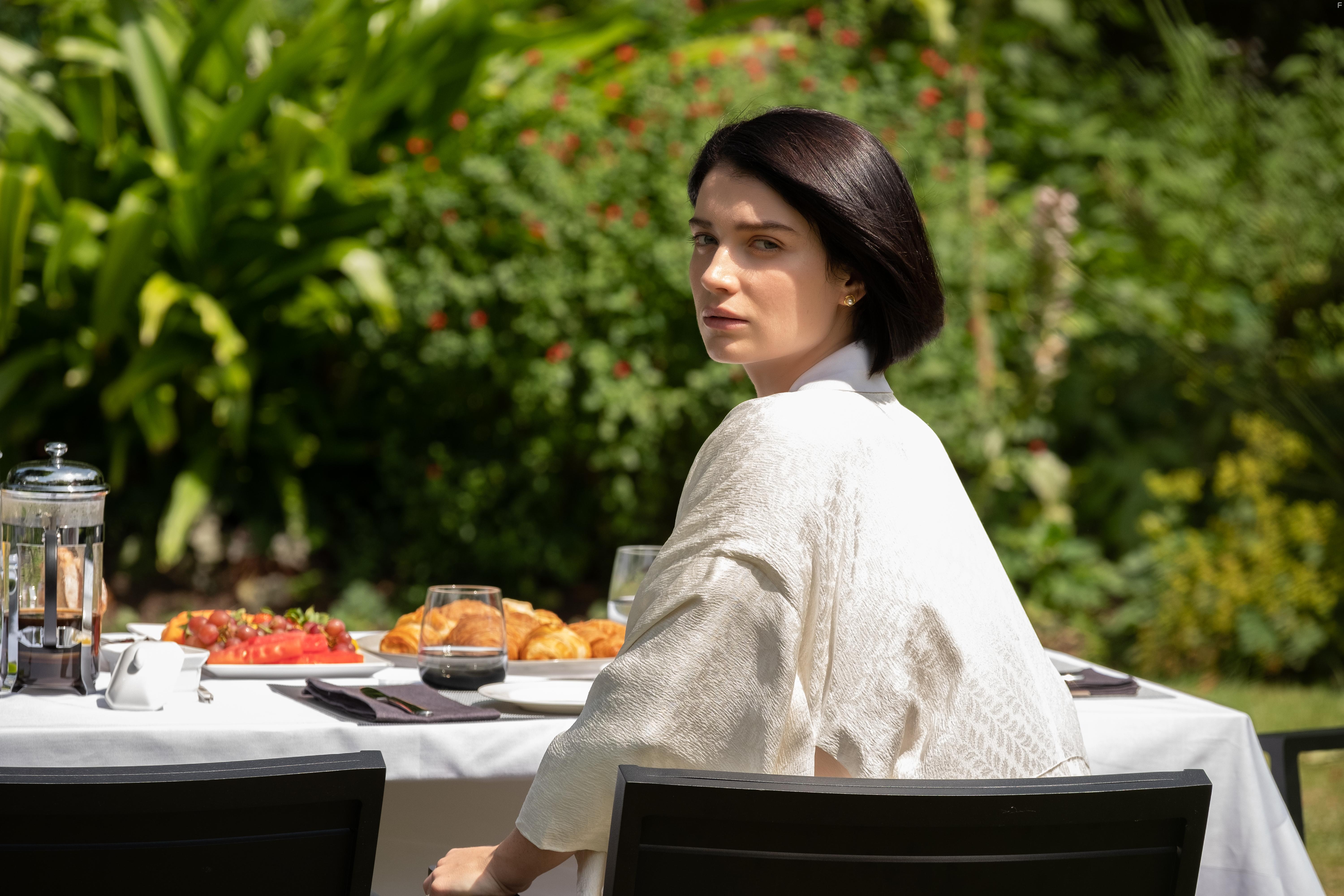 Eve Hewson in Behind Her Eyes: Episode #1.6 (2021)