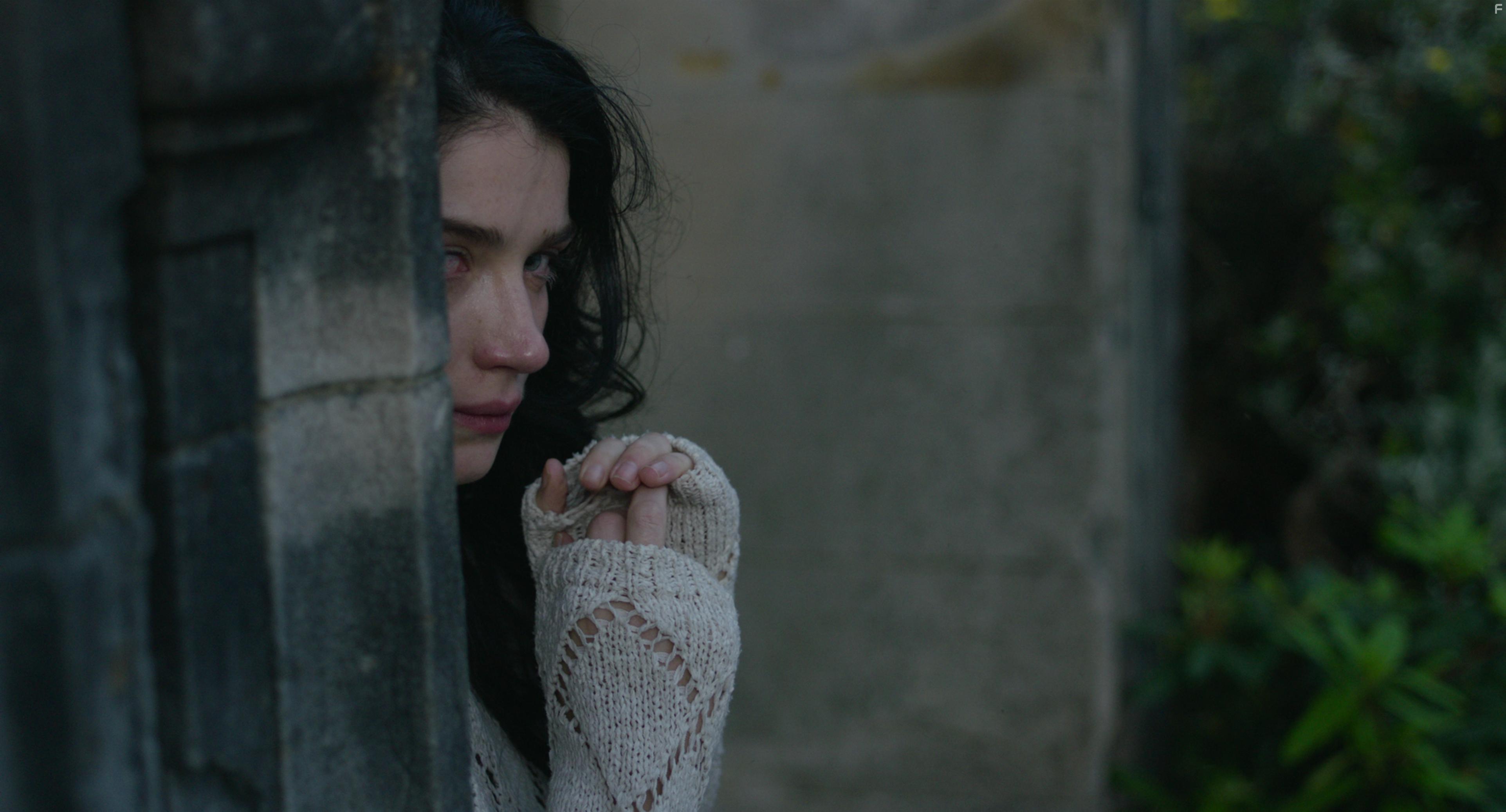 Behind Her Eyes (2021)