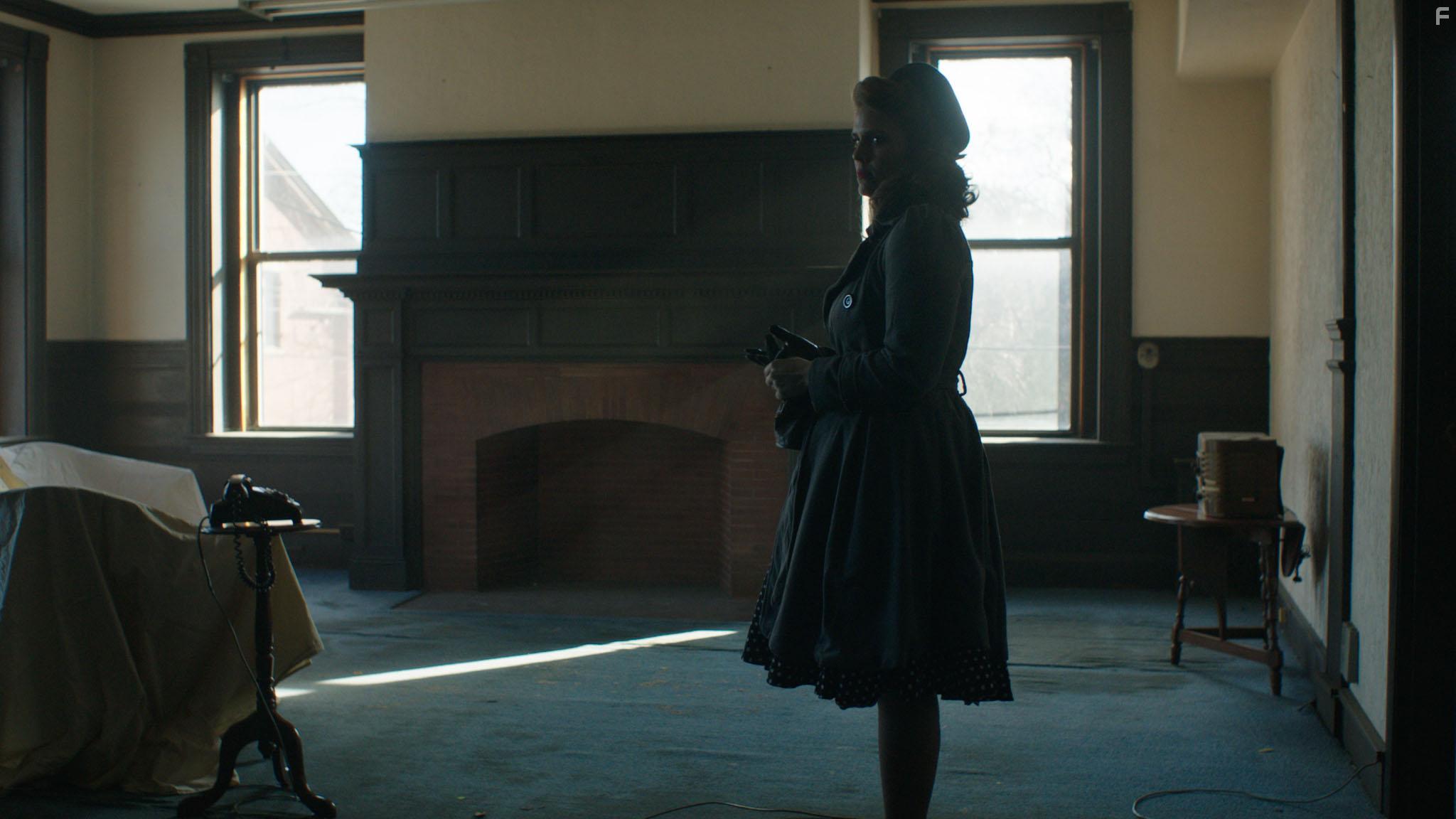 Ashley Shelton in Alice Fades Away (2021)