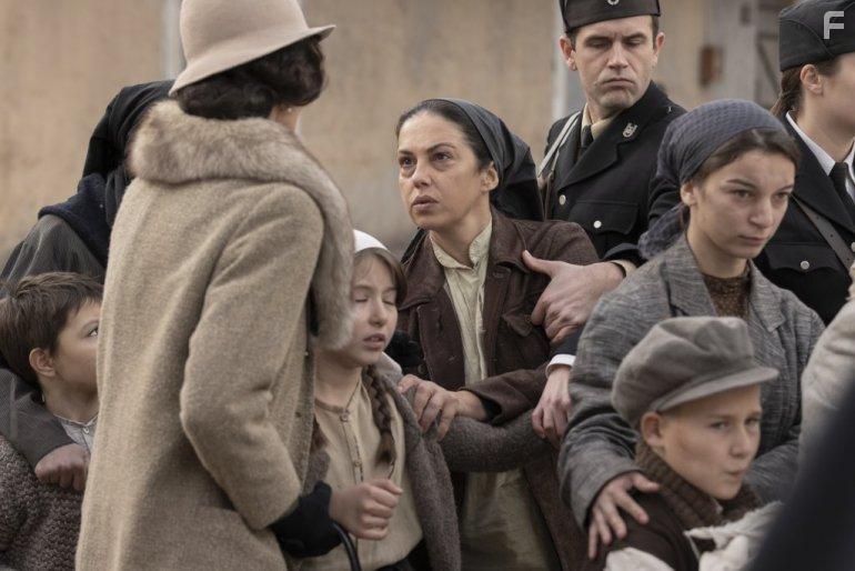 Natasa Ninkovic and Sanja Moravcic in Dara iz Jasenovca (2020)