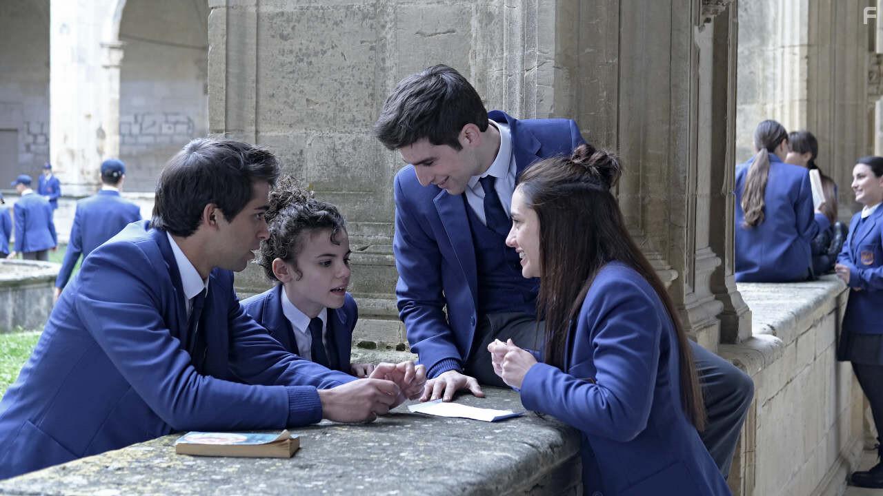 Asia Ortega, Daniel Arias, and Daniela Rubio in El Internado: Las Cumbres (2021)