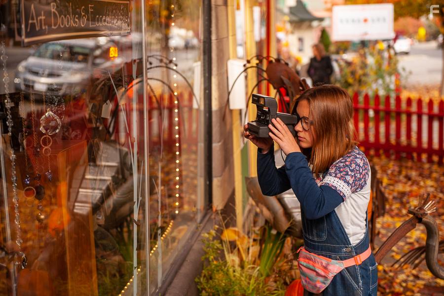 Faye Hostetter in Noise in the Middle (2020)