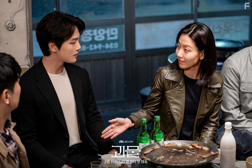 Shin-rok Kim and Yeo Jin-gu in Gwimul (2021)