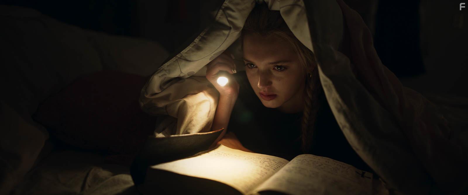 Kaitlyn Bernard in The Color Rose (2020)