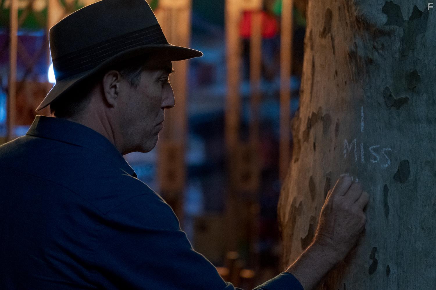Ciarn Hinds in The Man in the Hat (2020)