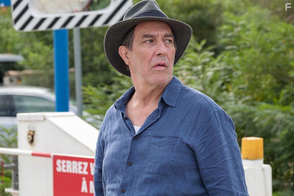 Ciarn Hinds in The Man in the Hat (2020)
