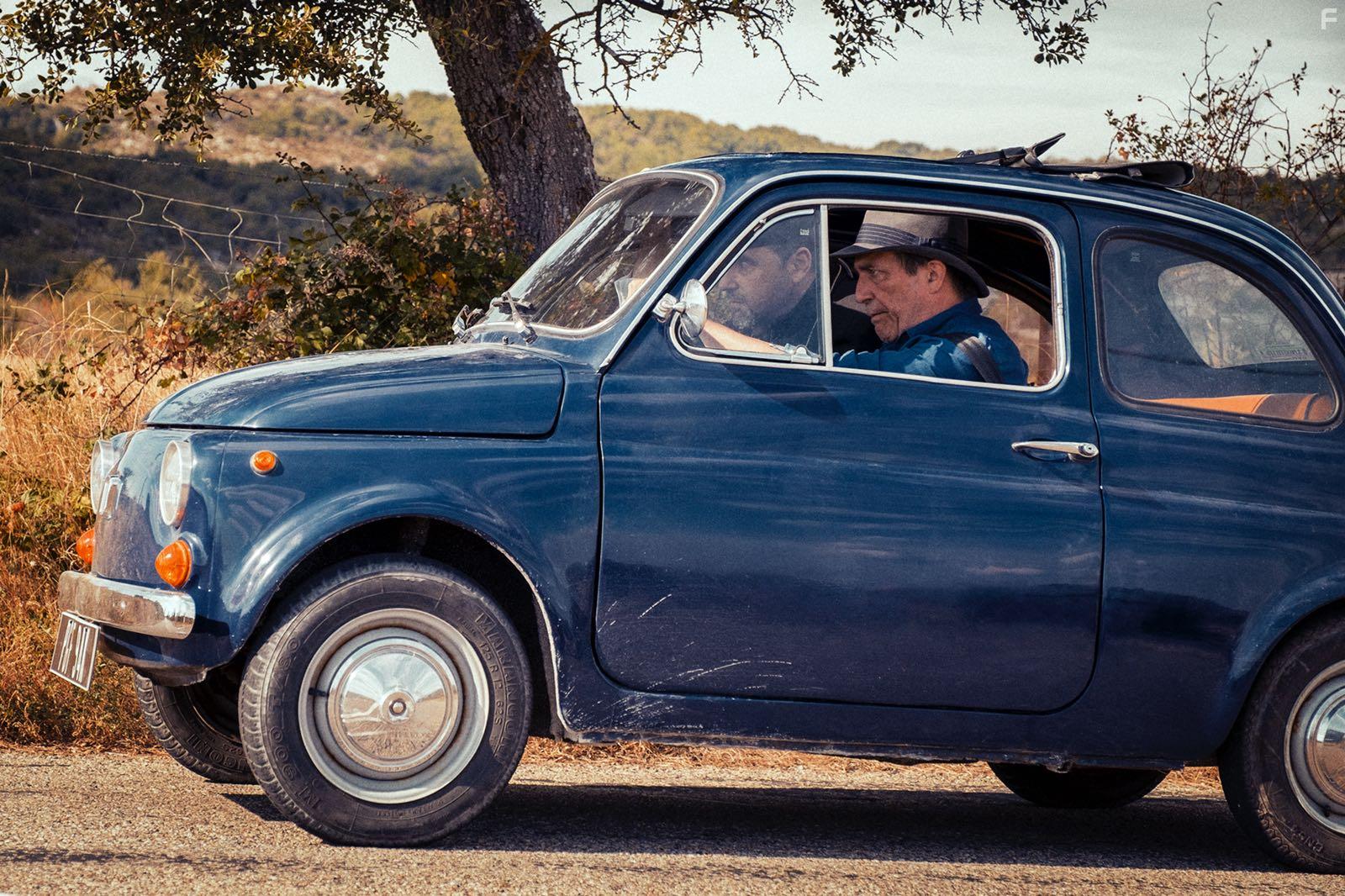 Ciarn Hinds in The Man in the Hat (2020)