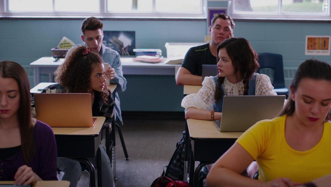 Sara Waisglass and Antonia Gentry in Ginny & Georgia (2021)