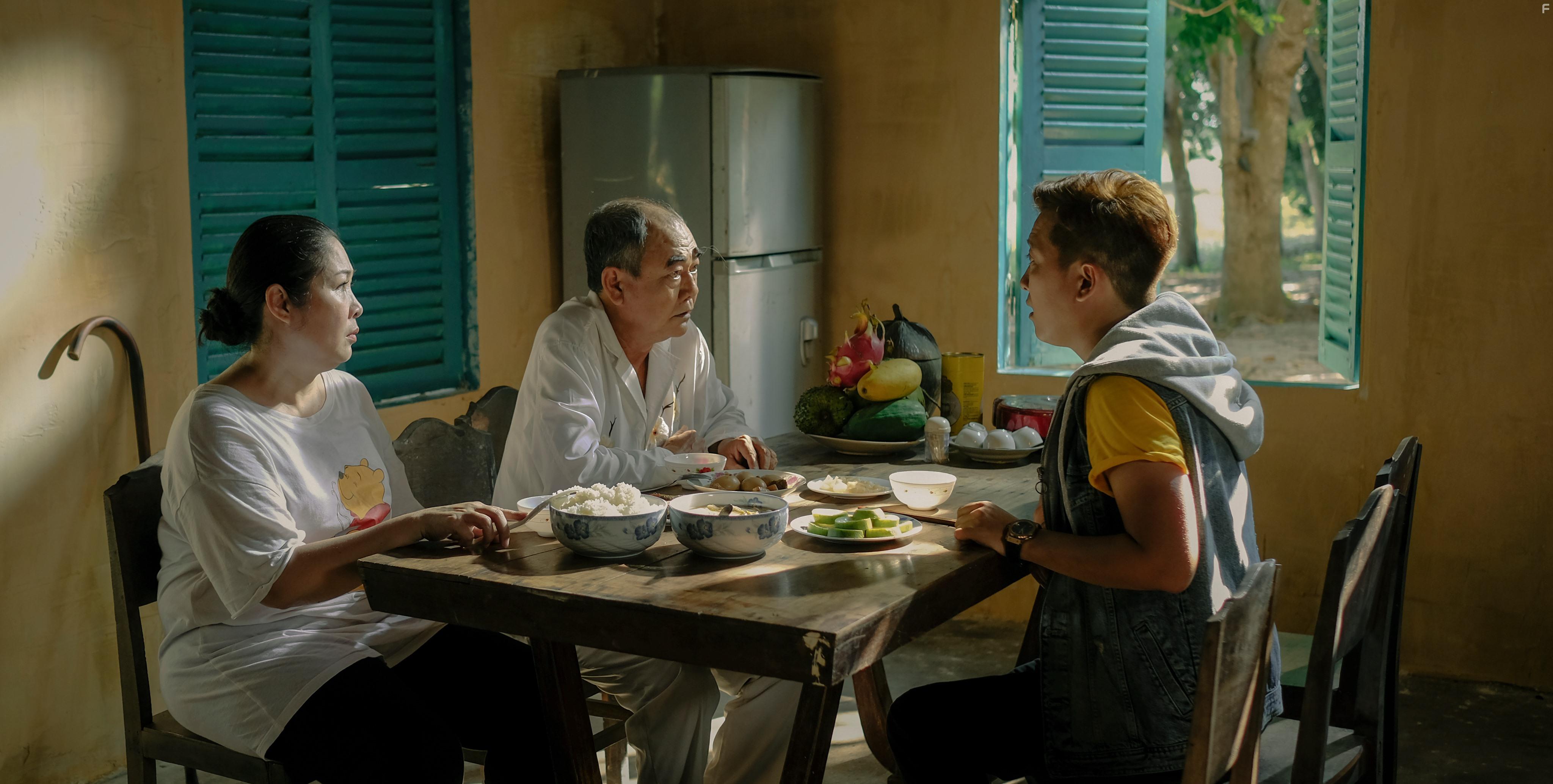 Van Hong, Viet Anh, and Truong Giang in 30 Chua Phai Tet (2020)