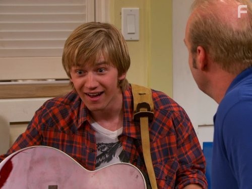 Eric Allan Kramer and Jason Dolley in Держись, Чарли! (2010)