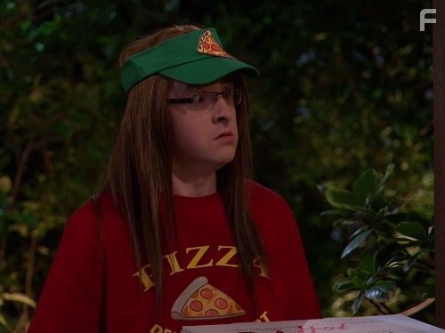 Kevin Covais in Держись, Чарли! (2010)