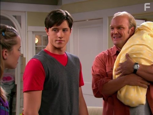 Eric Allan Kramer, Bridgit Mendler, and Shane Harper in Держись, Чарли! (2010)