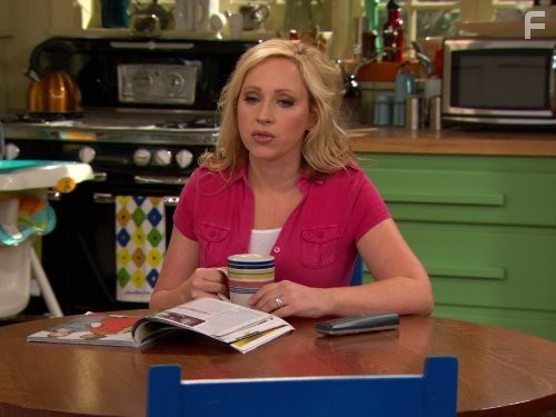 Leigh-Allyn Baker in Держись, Чарли! (2010)