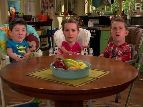 Jason Dolley, Bridgit Mendler, and Bradley Steven Perry in Держись, Чарли! (2010)
