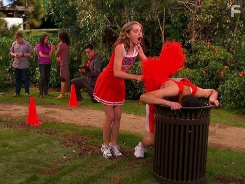 Bridgit Mendler in Держись, Чарли! (2010)