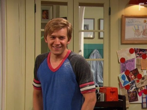 Jason Dolley in Держись, Чарли! (2010)