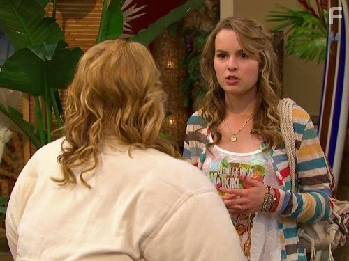 Bridgit Mendler in Держись, Чарли! (2010)