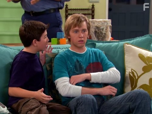 Jason Dolley and Bradley Steven Perry in Держись, Чарли! (2010)