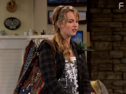Bridgit Mendler in Держись, Чарли! (2010)